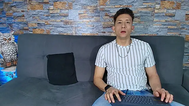 Snapshot of Maykol_Victoriasr chatting on 18, 11, 2025 Maykol Victoriasr online show from 18, 11, 2025