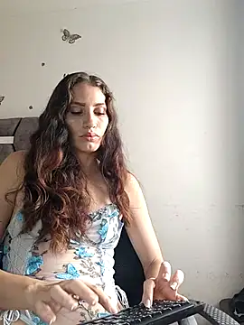 Snapshot of aurelialux chatting on 13, 11, 2025 aurelialux online show from 13, 11, 2025