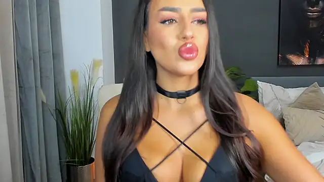Snapshot of Sonia__Rey chatting on 12, 9, 2025 Sonia Rey online show from 12, 9, 2025