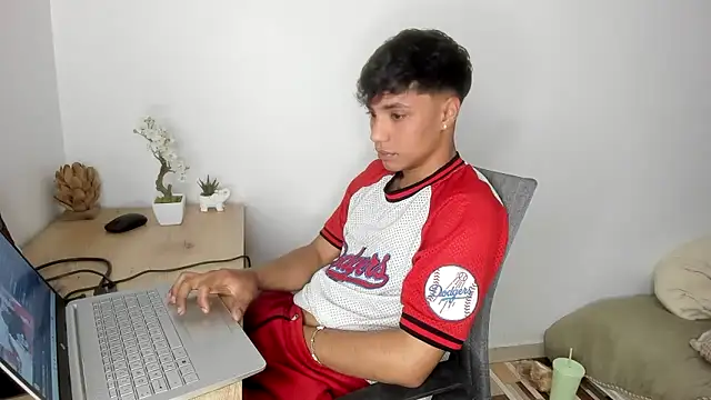 Snapshot of jonmaykolrose chatting on 24, 10, 2025 jonmaykolrose online show from 24, 10, 2025