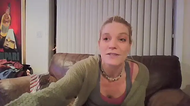 Snapshot of AddieAssets chatting on 10, 12, 2024 AddieAssets online show from 10, 12, 2024