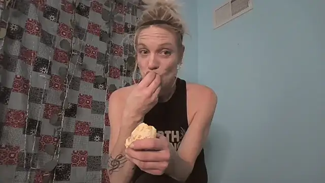 Snapshot of AddieAssets chatting on 3, 2, 2025 AddieAssets online show from 3, 2, 2025