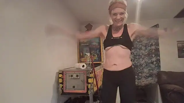 Snapshot of AddieAssets chatting on 6, 12, 2024 AddieAssets online show from 6, 12, 2024