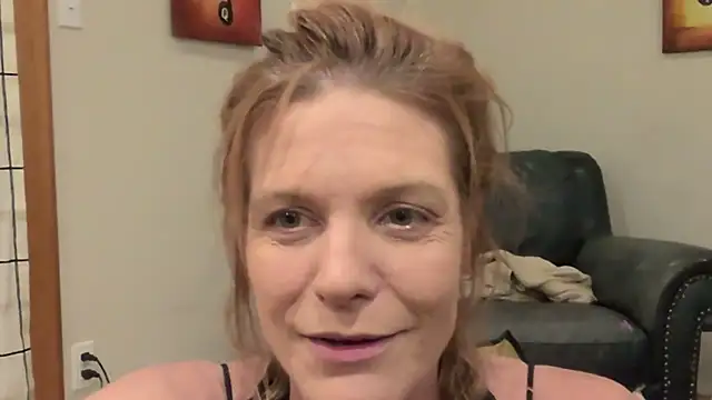 Snapshot of AddieAssets chatting on 1, 11, 2025 AddieAssets online show from 1, 11, 2025