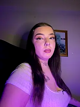 Snapshot of EmaSky chatting on 4, 11, 2025 EmaSky online show from 4, 11, 2025