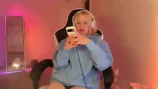 mollygordan online show from 28, 9, 2025