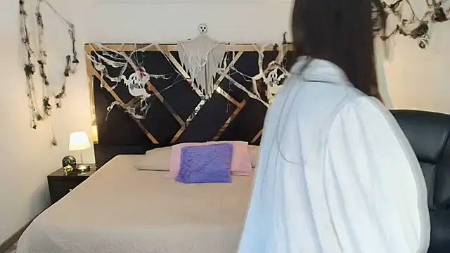 Snapshot of Amelie_saenz chatting on 13, 11, 2025 Amelie saenz online show from 13, 11, 2025