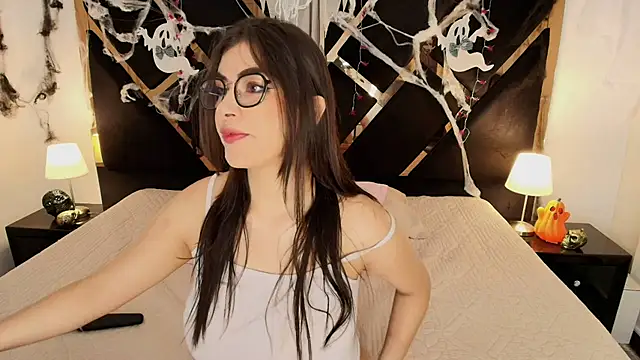 Snapshot of Amelie_saenz chatting on 17, 11, 2025 Amelie saenz online show from 17, 11, 2025