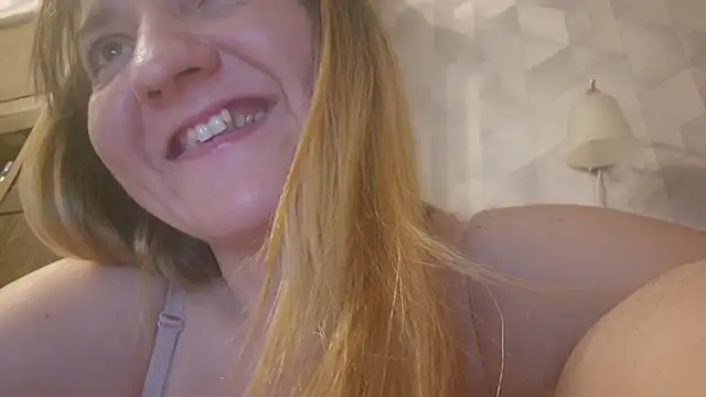 Snapshot of EstrellaWalters chatting on 19, 5, 2026 EstrellaWalters online show from 19, 5, 2026