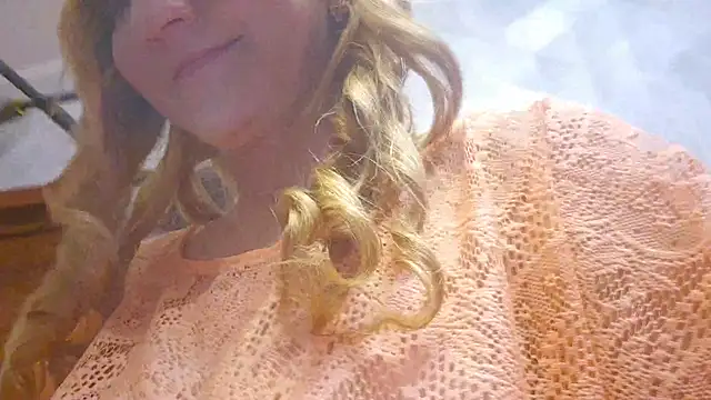 Snapshot of EstrellaWalters chatting on 7, 10, 2025 EstrellaWalters online show from 7, 10, 2025