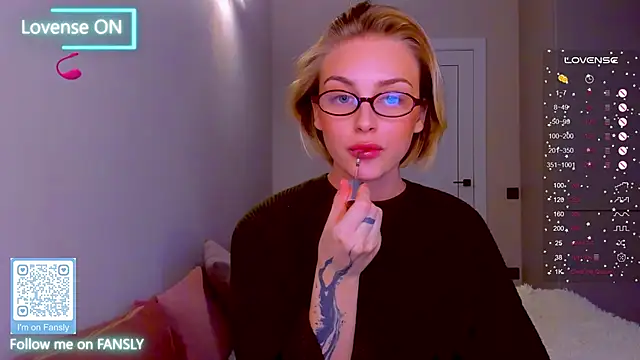 pretty girlnextdoor online show from 28, 1, 2025