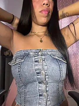 -Naomyy- online show from 9, 4, 2026