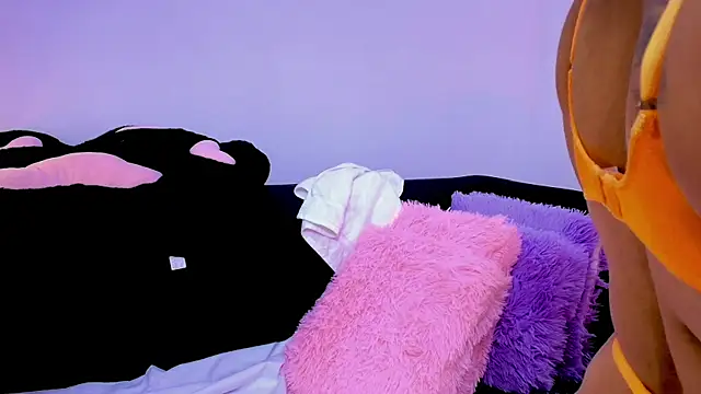 Snapshot of Brenda__gomez chatting on 4, 1, 2025 Brenda gomez online show from 4, 1, 2025