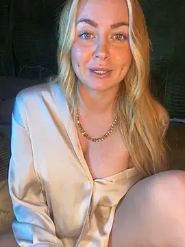 ObviouslyPeachy online show from 8, 1, 2025