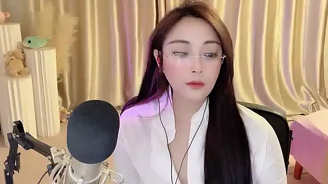 Daisy-77 online show from 23, 2, 2025