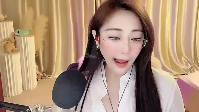 Daisy-77 online show from 23, 2, 2025