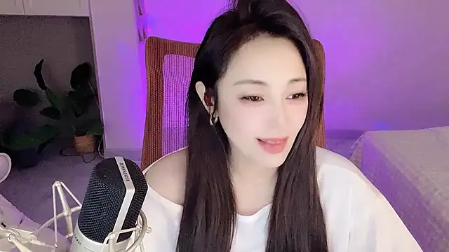 Daisy-77 online show from 2, 12, 2025