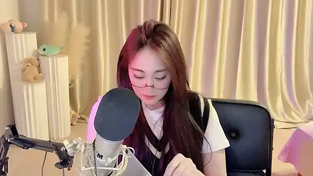 Daisy-77 online show from 28, 2, 2025