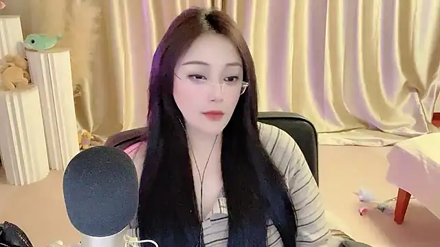 Daisy-77 online show from 8, 3, 2025