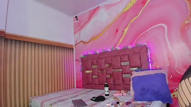 Daisy  rose online show from 4, 12, 2025