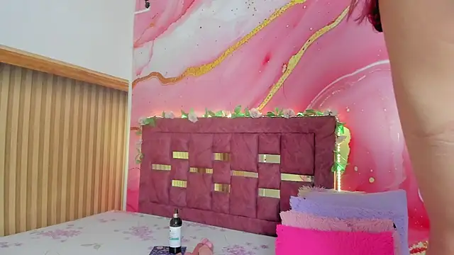 Daisy  rose online show from 7, 4, 2026