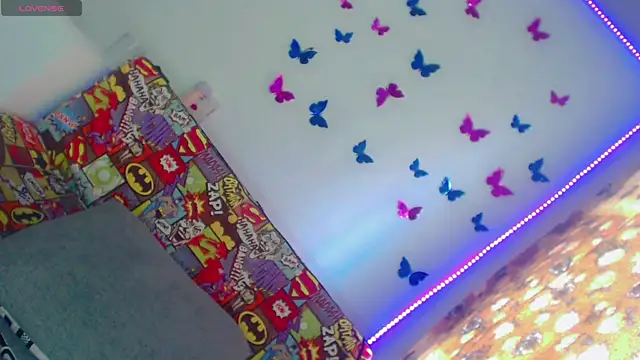 Perla Hotcortes online show from 19, 6, 2026