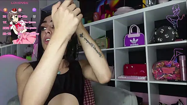 Perla Hotcortes online show from 22, 2, 2025