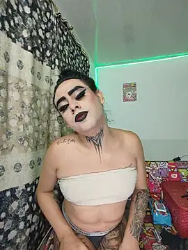Perla Hotcortes online show from 27, 6, 2026