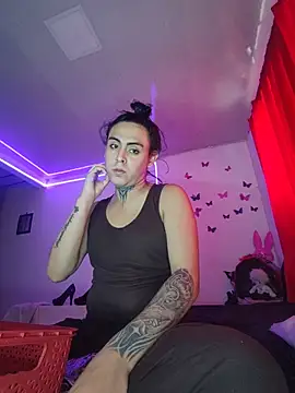 Perla Hotcortes online show from 27, 7, 2026