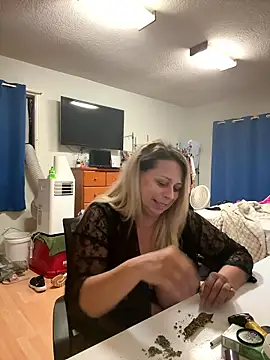 Hotslut187 online show from 18, 1, 2026