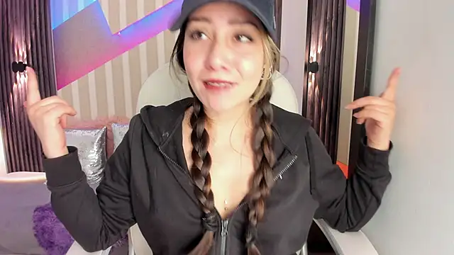 emily layton online show from 28, 10, 2025