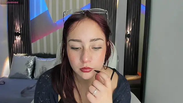 emily layton online show from 30, 11, 2025