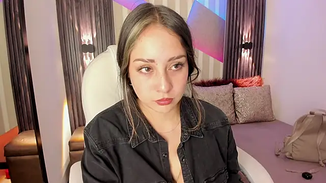 Snapshot of emily_layton chatting on 24, 9, 2025 emily layton online show from 24, 9, 2025