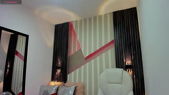 Snapshot of emily_layton chatting on 27, 2, 2025 emily layton online show from 27, 2, 2025