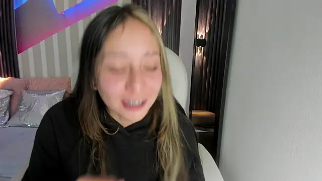 emily layton online show from 18, 10, 2025