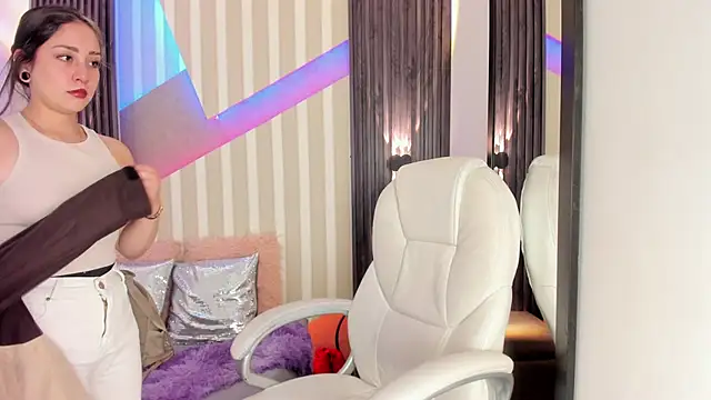 emily layton online show from 25, 10, 2025