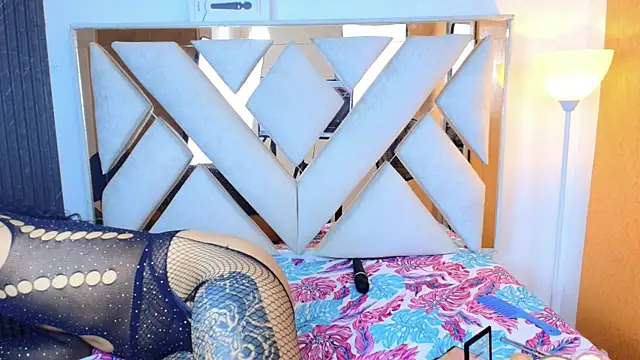 Alison Chan  online show from 21, 10, 2025