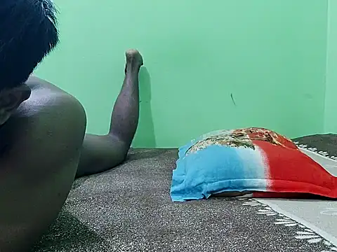 Snapshot of HunkyAriyan chatting on 2, 10, 2025 HunkyAriyan online show from 2, 10, 2025