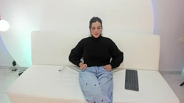 Snapshot of Ada_Monroe10 chatting on 25, 11, 2025 Ada Monroe10 online show from 25, 11, 2025