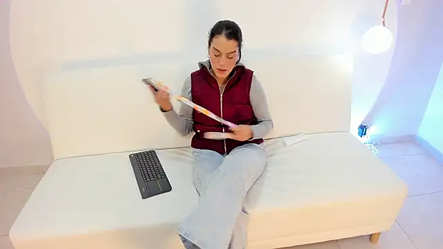 Snapshot of Ada_Monroe10 chatting on 14, 11, 2025 Ada Monroe10 online show from 14, 11, 2025