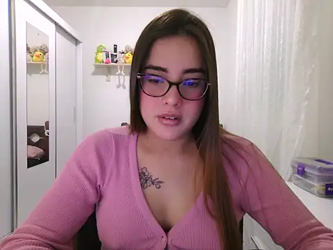 Snapshot of maliamiller chatting on 14, 7, 2026 maliamiller online show from 14, 7, 2026