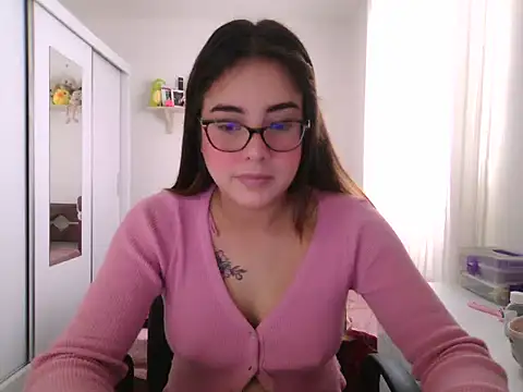 Snapshot of maliamiller chatting on 11, 7, 2026 maliamiller online show from 11, 7, 2026