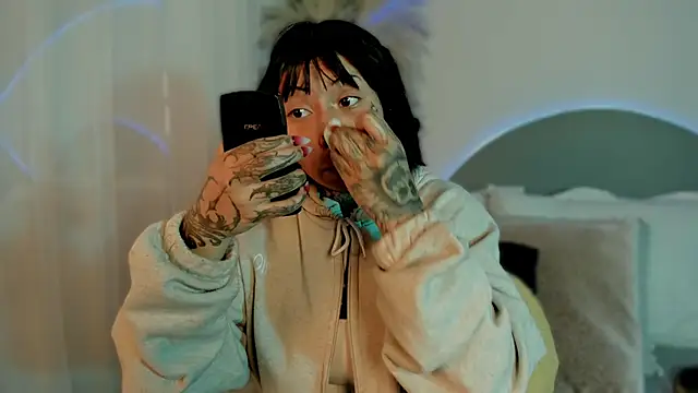 Evangeline bell online show from 8, 10, 2025