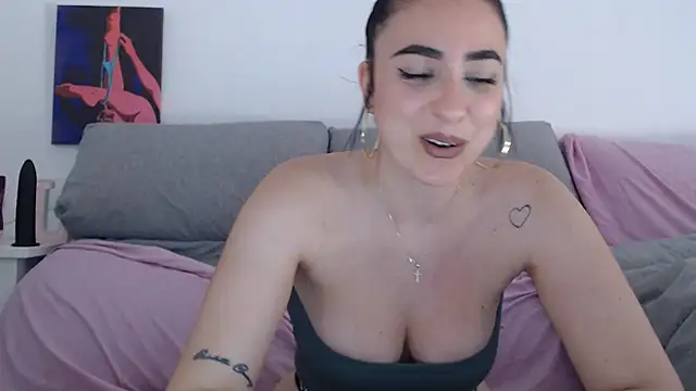 Snapshot of leilacam25 chatting on 7, 7, 2026 leilacam25 online show from 7, 7, 2026