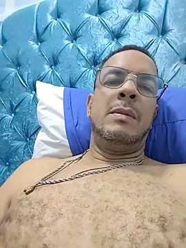 Snapshot of latinmartin73 chatting on 19, 6, 2026 latinmartin73 online show from 19, 6, 2026