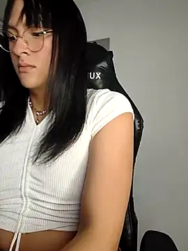 Snapshot of Kiitygirl chatting on 8, 11, 2025 Kiitygirl online show from 8, 11, 2025