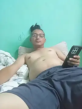 Snapshot of Andresguz35 chatting on 5, 7, 2026 Andresguz35 online show from 5, 7, 2026