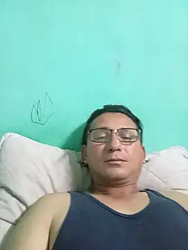 Snapshot of Andresguz35 chatting on 14, 6, 2026 Andresguz35 online show from 14, 6, 2026