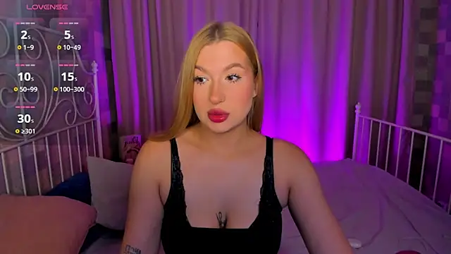 Snapshot of Emma__Leee chatting on 7, 11, 2025 Emma Leee online show from 7, 11, 2025