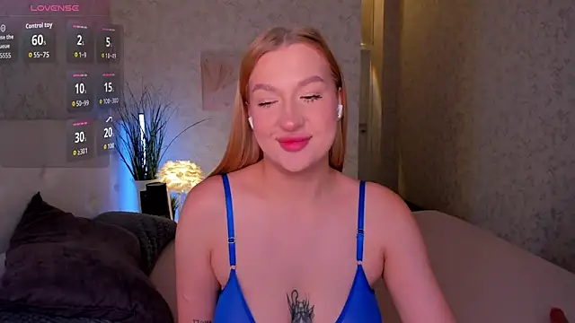 Snapshot of Emma__Leee chatting on 12, 11, 2025 Emma Leee online show from 12, 11, 2025